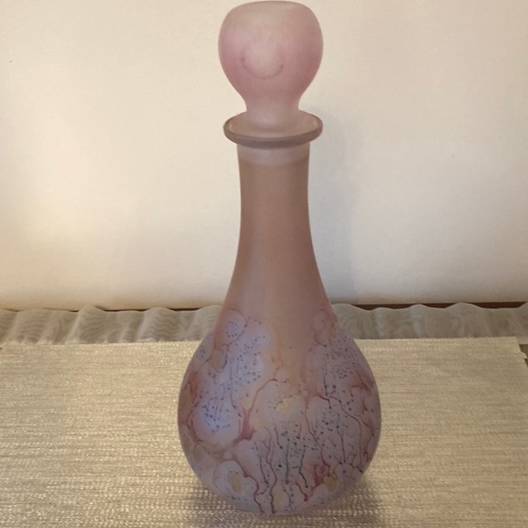 Vintage Decanter Hand Painted in Multi Hues Colors of Pink, purple and blue - Picture 2 of 9